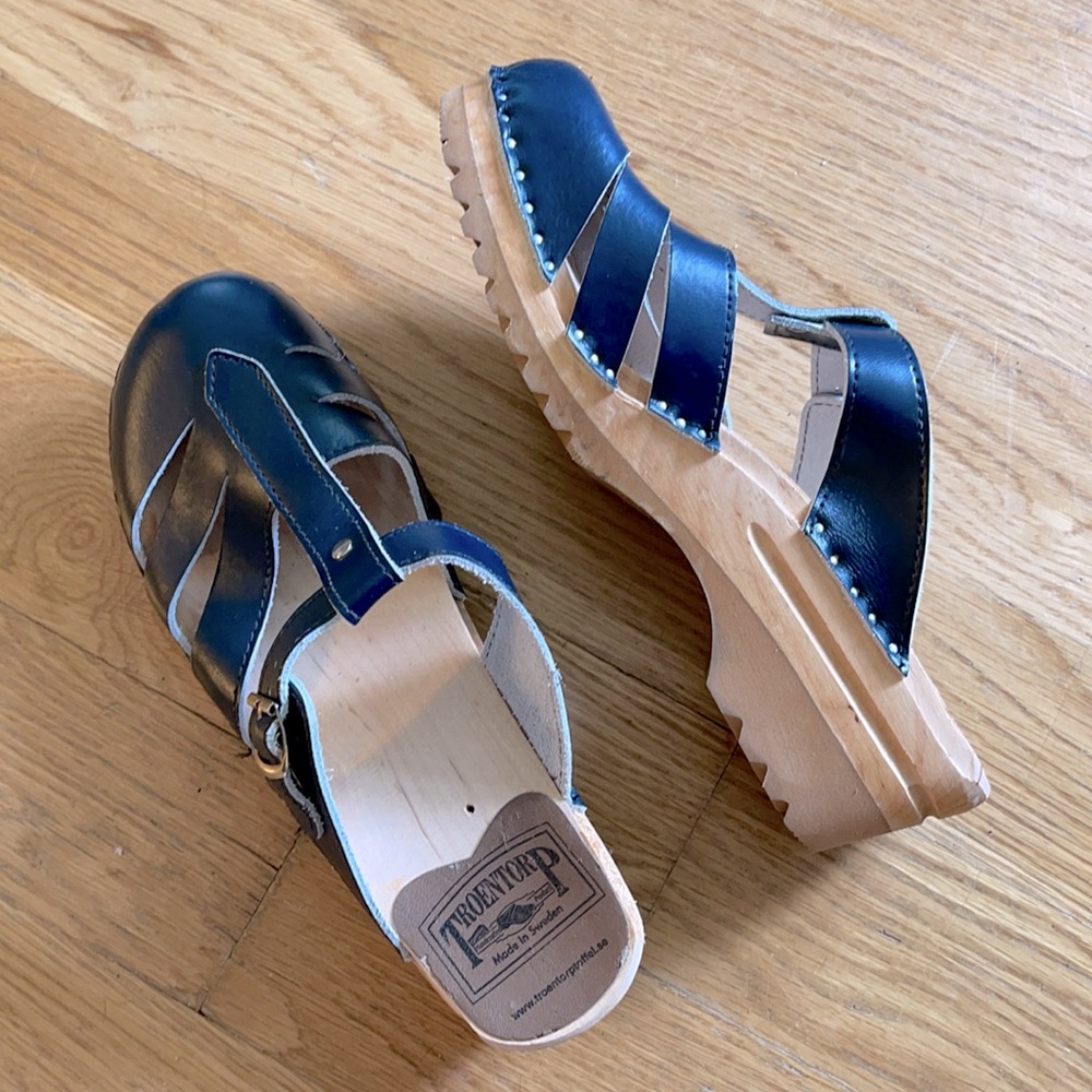 Troentorp navy blue Mary Jane open-back clogs